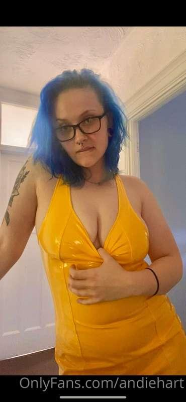 I bought this yellow latex style dress and dressed up in som..