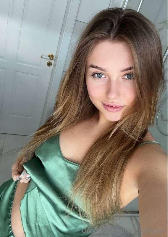  @lealealuxe She is waiting for you❤️❤️ @lealealuxe ❤️ Who w..