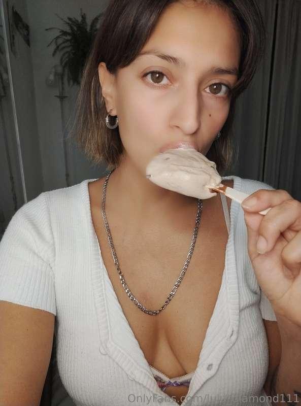 I like banana ice cream, it's definitely my favorite flavor ..