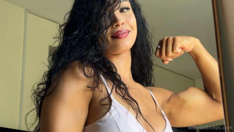 Brenda Biceps - Mirror Flex Epic Biceps (slow motion music c..