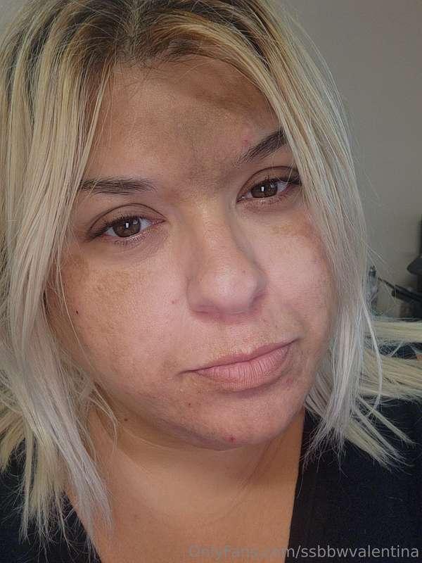 Happy Monday! I look like shit..I didnt sleep again cause I ..
