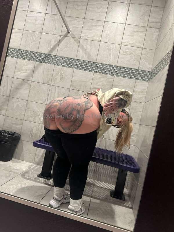 Let’s get this weekend party started babe, DM me NOW! 