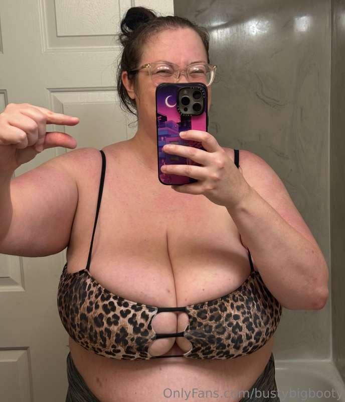 Look at Mommy’s huge, soft breasts spilling out while your t..