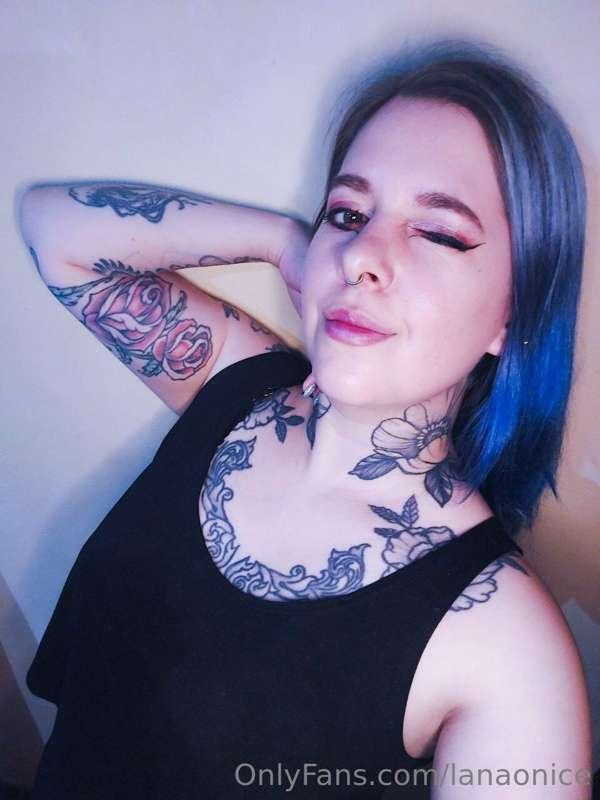 @lexxsky✨ＬＥＸＸＳＫＹ✨@lexxsky
Geeky slutty girl looking for some..