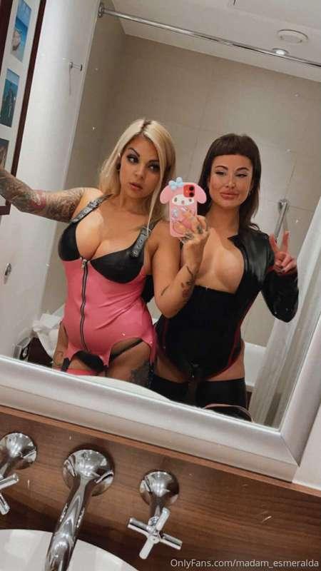 Hello to my new followers! Here’s @kawaiikeshia and I behind..