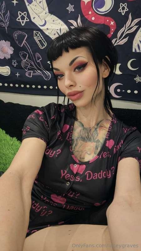 Help me get this makeup off before bed? 😘💦