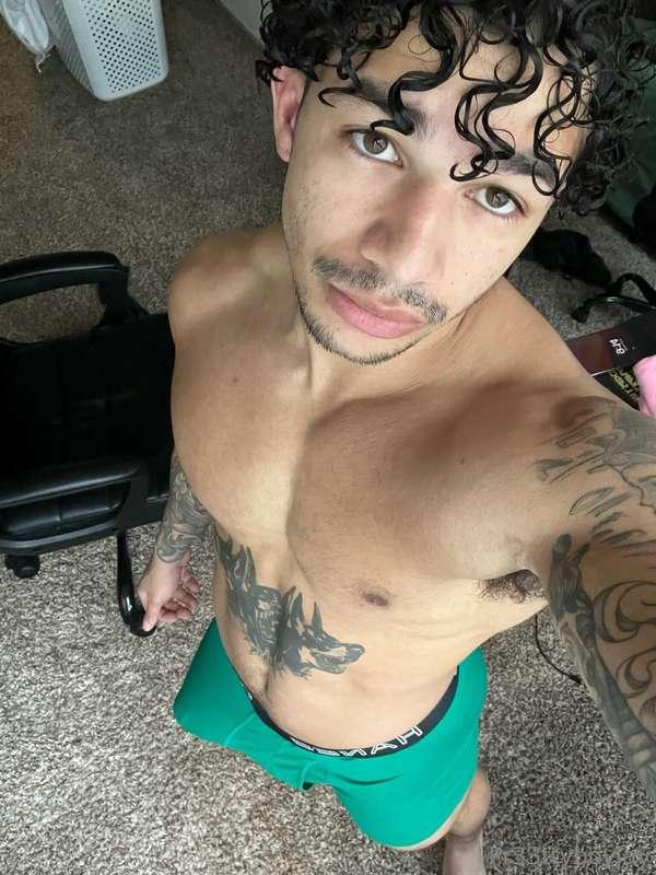 Who wants to come over and take care of this dick? 😏🍆