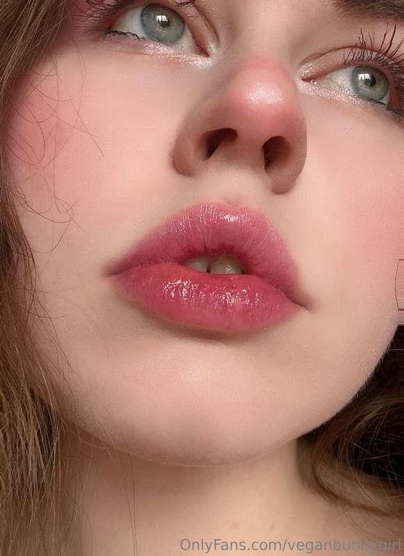 Bite my lips or bite my tits? 🤭It’s my birthday and I’m spoi..