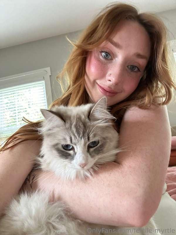 do you want to pet my kitty? 💕