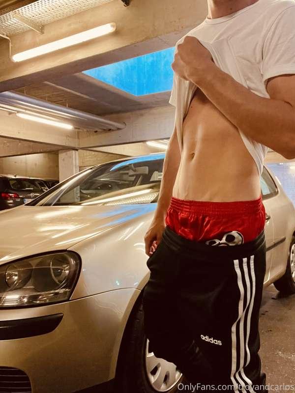 I definitely need a new car, it doesn't fit to my Pants 😜