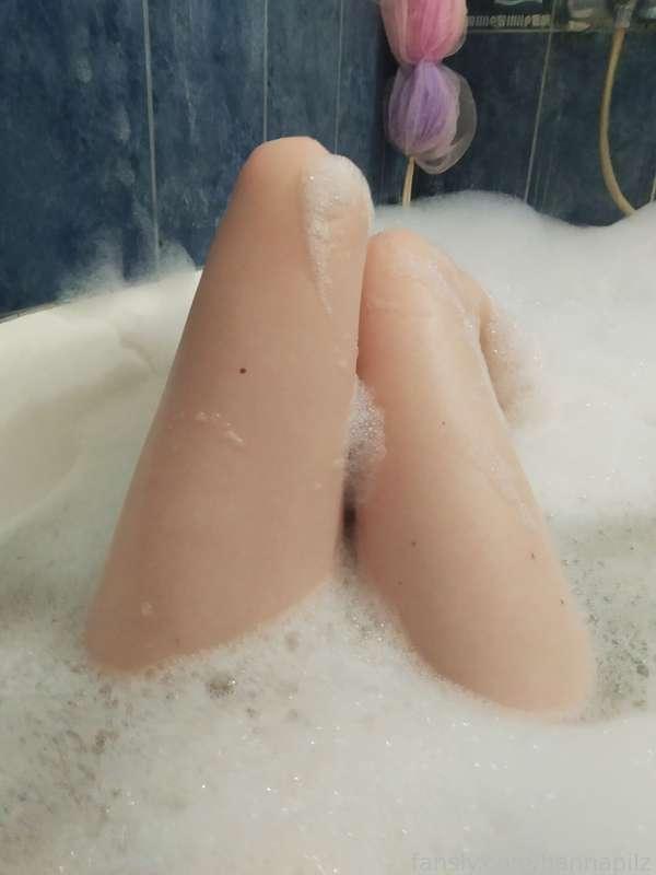 Just a little relax 🧖‍♀️
Rest with me 😏💦

❀ #petite #skinny #pale #paleskin #naked #smallboobs #tinytits #wetpussy #bathroom #foam ❀