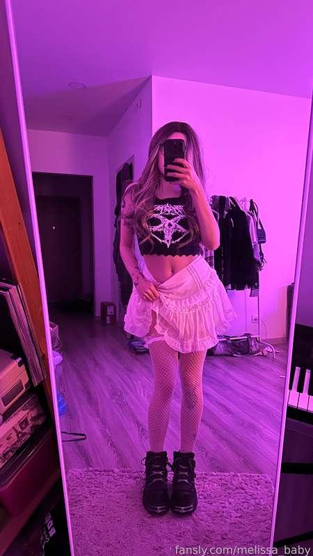 ~ meow 

#alt #egirl #goth #petite #teen #young #loli #cute #stockings #fishnets #boots #teasing 