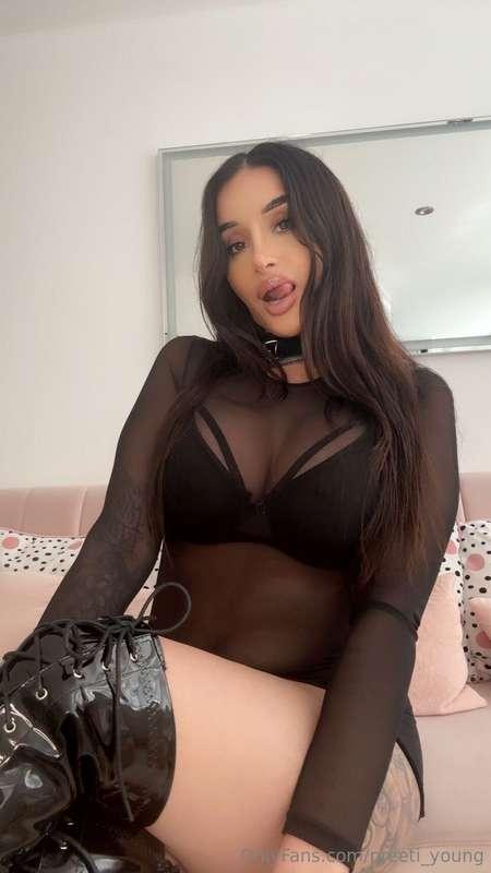 Mistress is hungry !! 