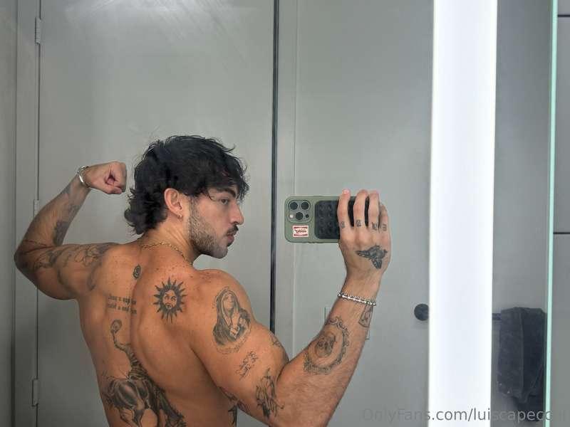 Been working on my back 💪🏼 Should I get a new tat? 👀