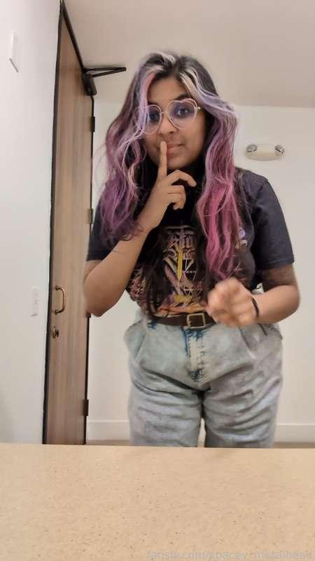 Office masturbation video! Okay here you go 😂 it's super short because I heard a noise outside the door and panicked so enjoy it as a tiny treat I guess and I'll film something fun when I'm home this weekend!! 