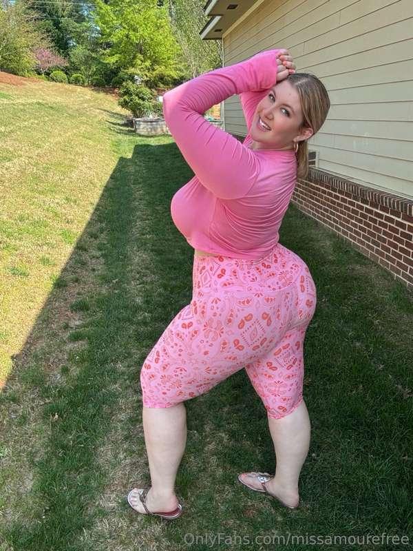Do I look pretty in pink? Tell me what color you like me in ..