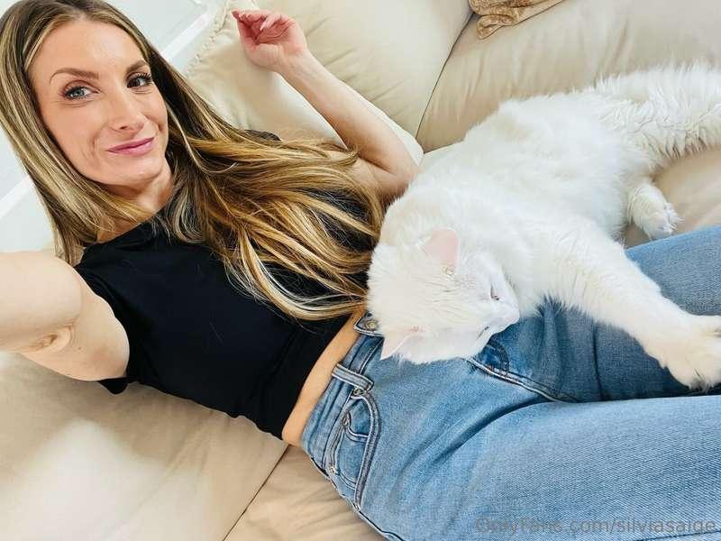 Just hanging out with myself.. wanna watch a movie with me? ..