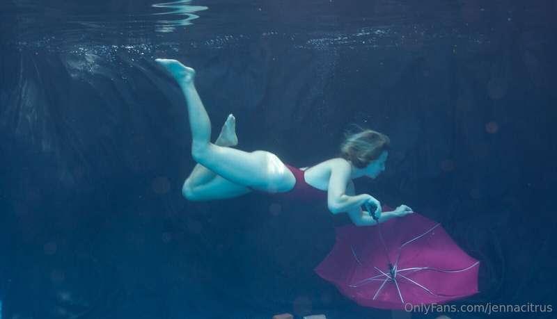 Honestly, I don't think the umbrella helped much! Cum check ..
