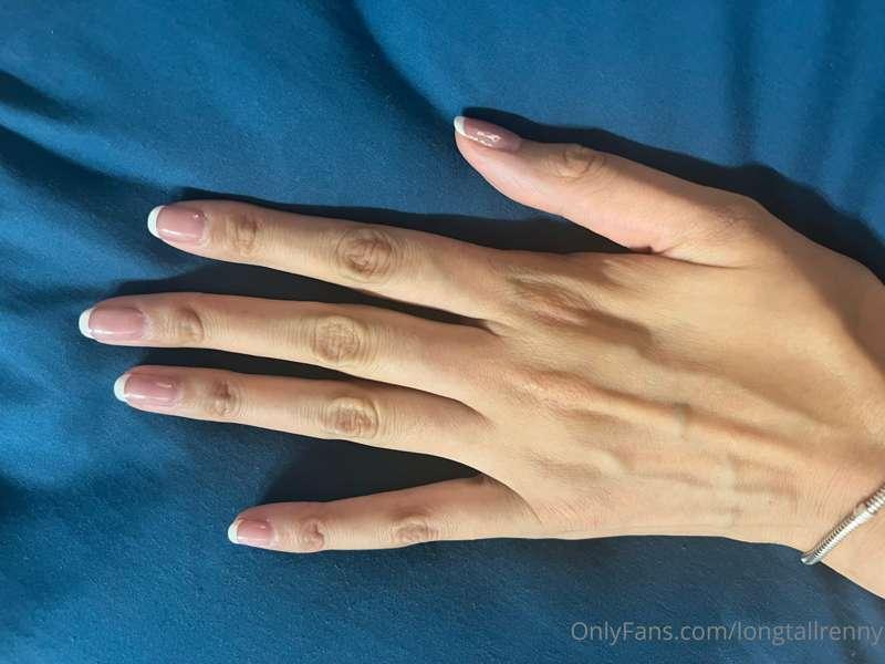 Do you like my manicure 💅🏻 color?