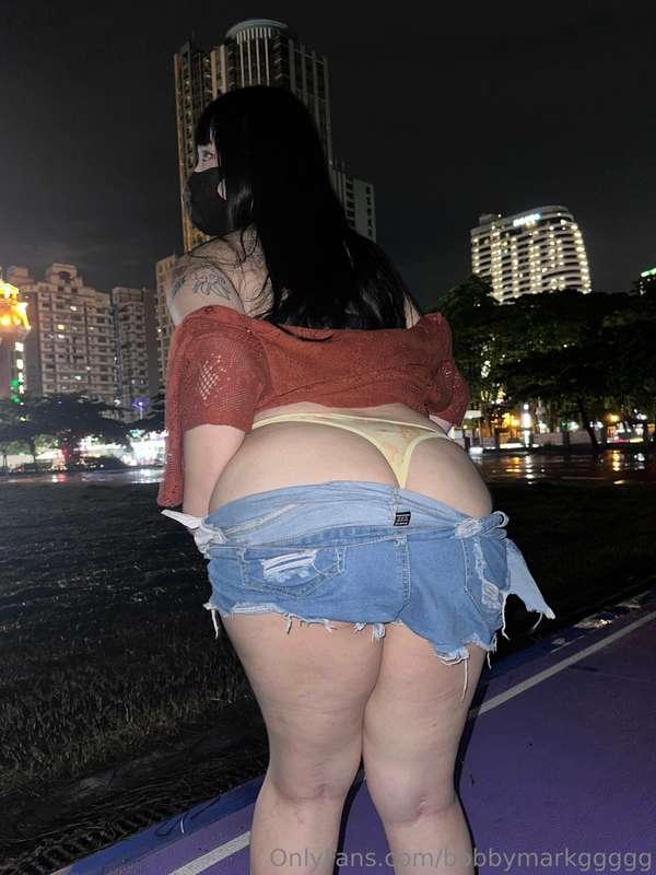 夜晚的大屁股大奶子