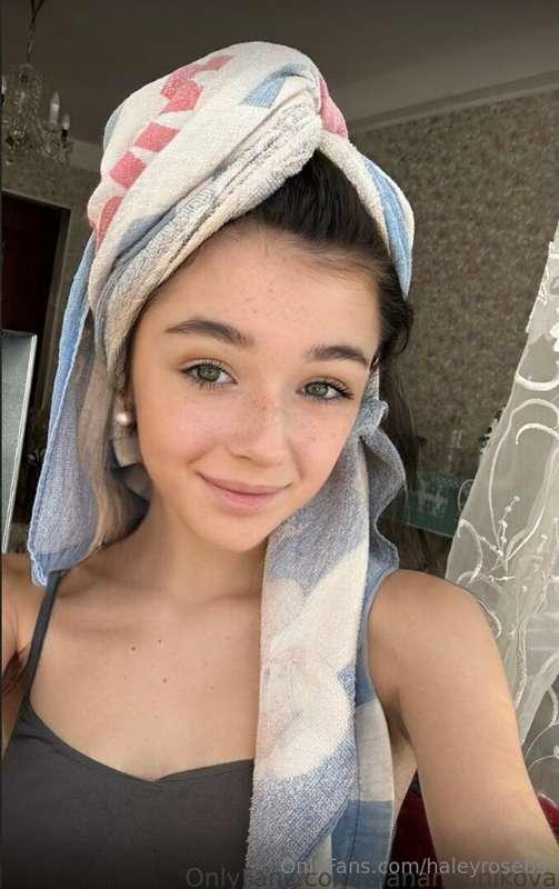 Do you want to watch this virgin cutie @alanamelnikova get e..
