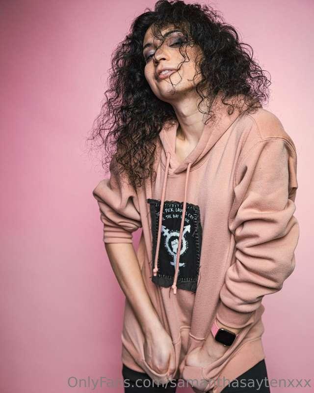 I’m in love with this hoodie I just bought. So comfy, so cut..