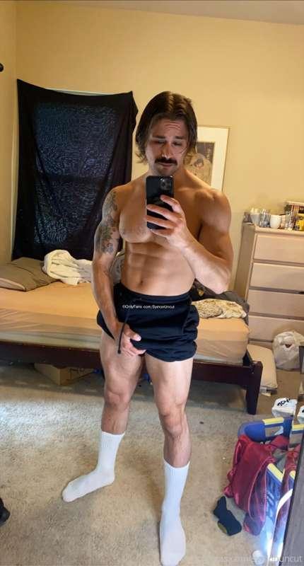 My cock feels heavy as fuckkk today. Who’s tryna get their h..
