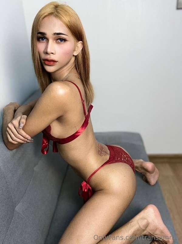 imagine being this couch with me doing this on top of you? 🥵..