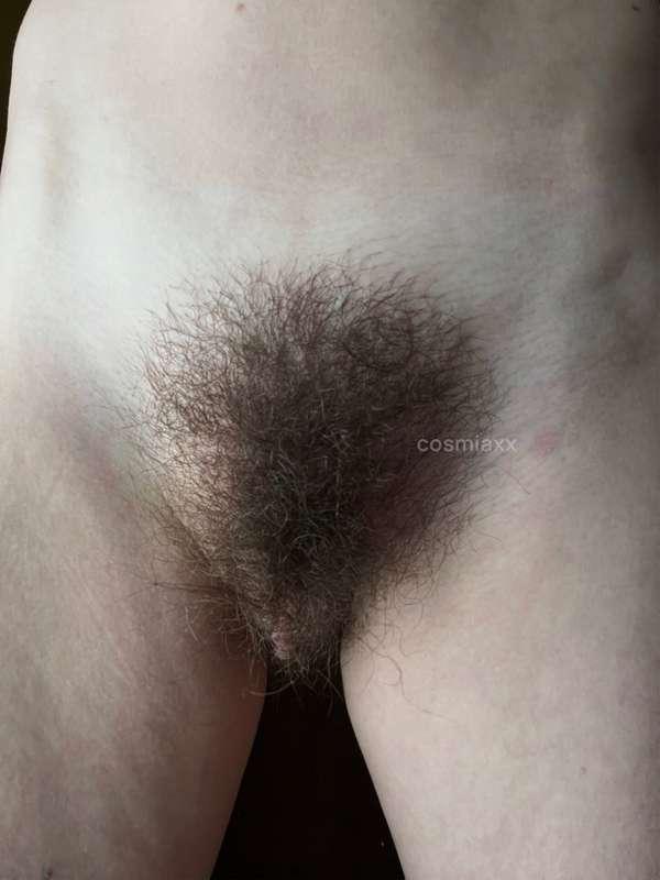 Poofy post-shower bush 🚿