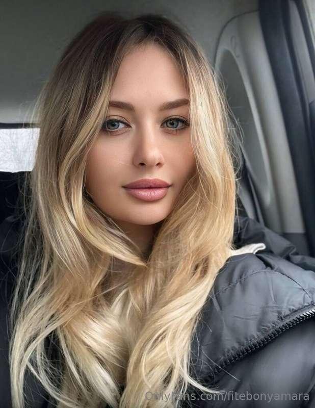 Just a friendly Ukrainian girl ➡️ 💋 @nnut_ella spreading lov..