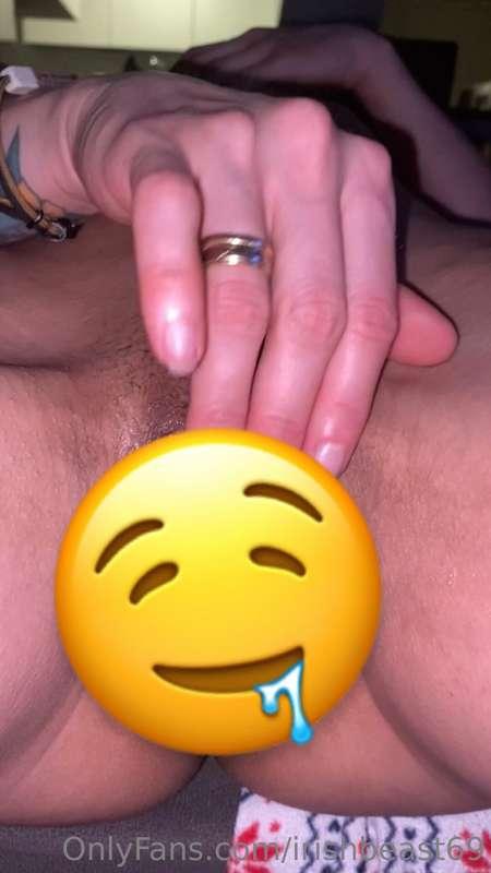 I help babe masturbate, up close and juicy pussy 💦🤤