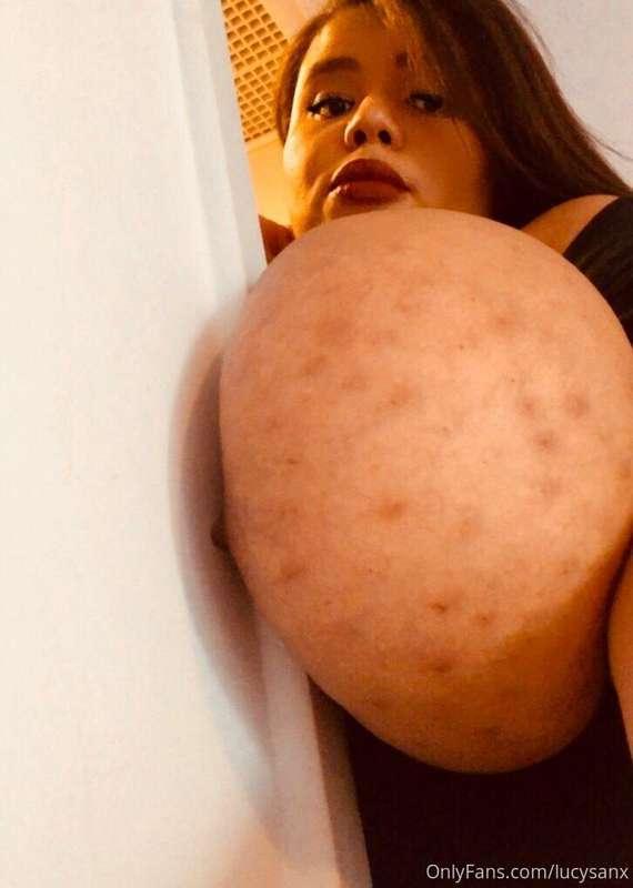 Feeling like a busty queen 👑 🔥