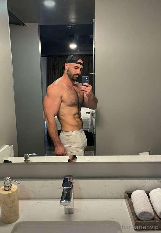 Happy Thanksgiving 😈 if I were to go live tonight around 9pm..