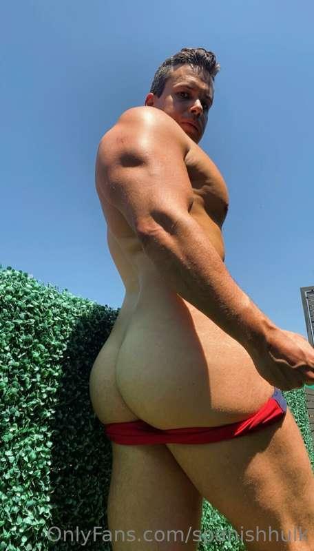 Tanning time. The neighbors have a nice view…