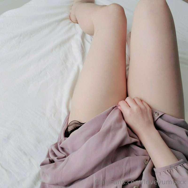 wanna see my pink pussy baby? 🍑