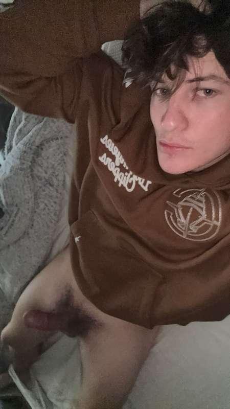 Somebody come get in bed with me 😈. I’m so fucking horny 