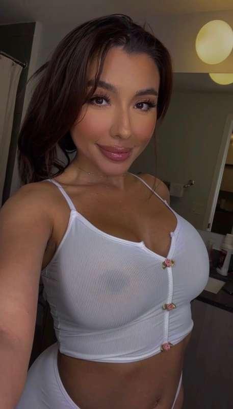 Good morning ☀️ swipe for a morning kiss💋