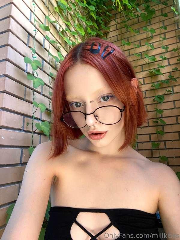 Glasses — +10 to sexy, +15 to IQ ? 👀