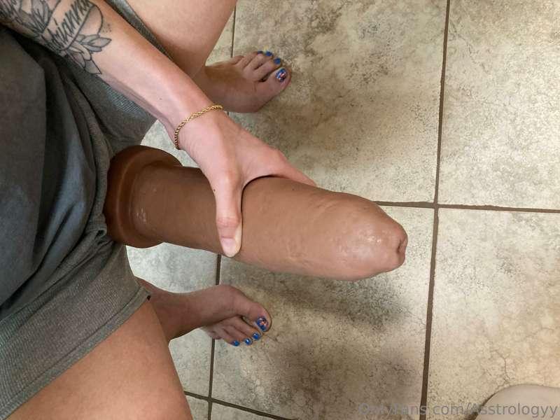 I dare you to let me fuck that virgin bussy with this 👀