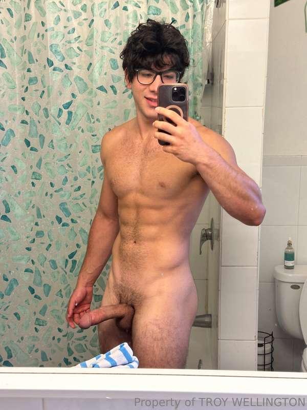 I haven’t jerked off in like 4 days just been getting hard f..