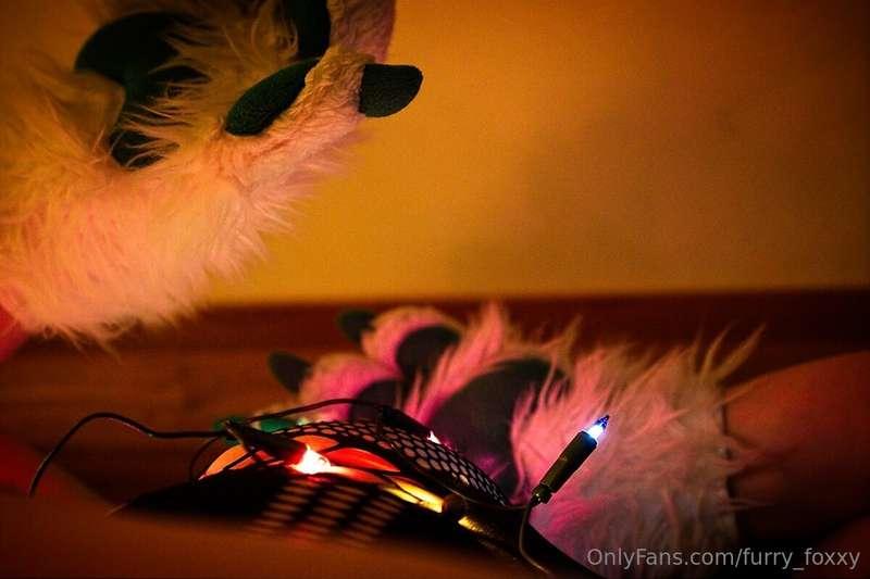 Ah I forgot that this lamps can get very hot! but worth it! 