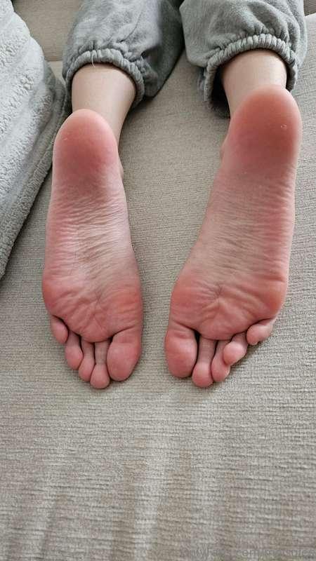 Could you satisfy my big sweaty feet?