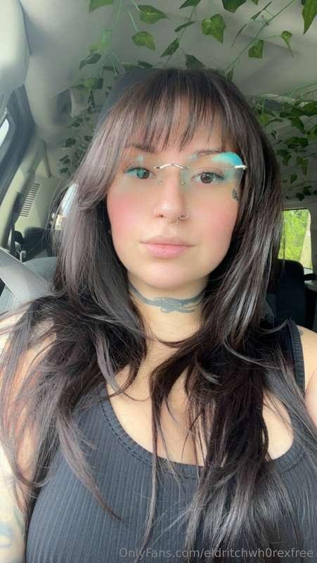Mama got a new hair cut. 🥵
Less than 2 weeks till I can star..