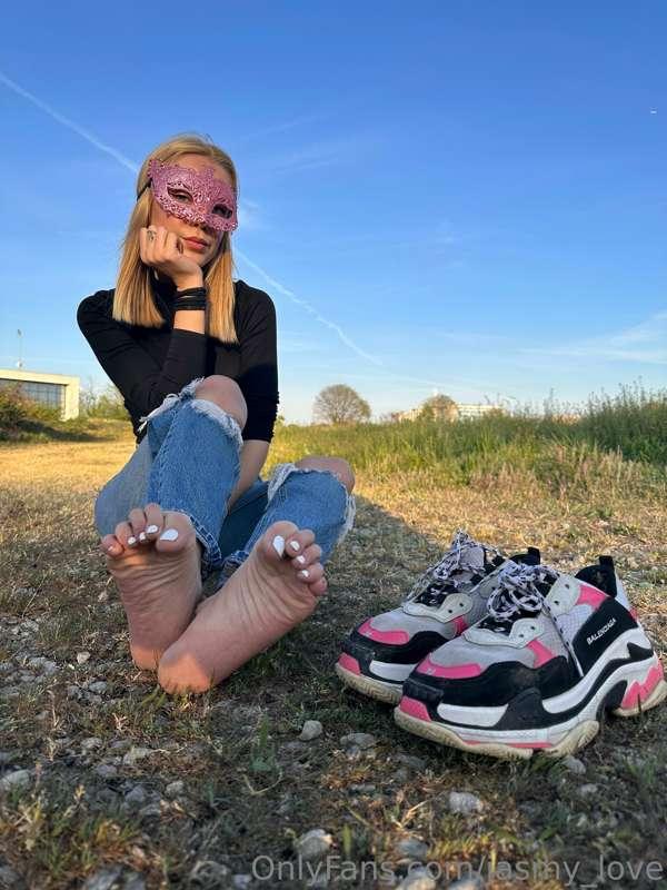 Do you want my shoes ?😳🥰❤️