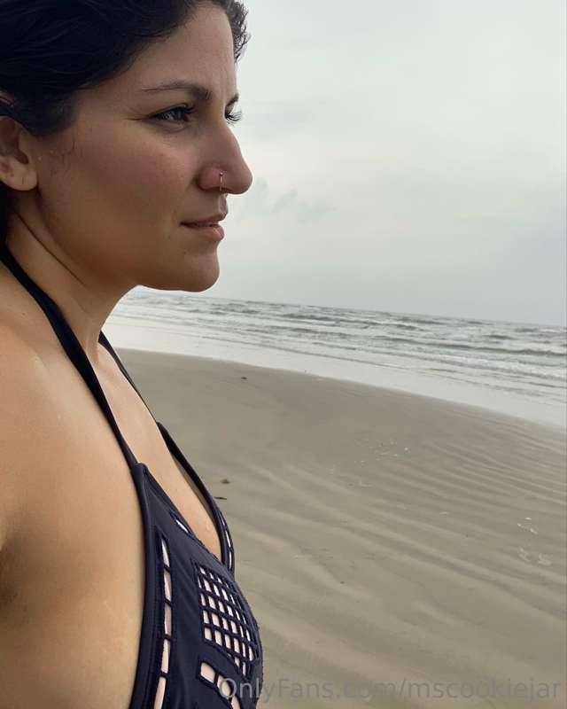 Feeling beachy in my bikini 🌊