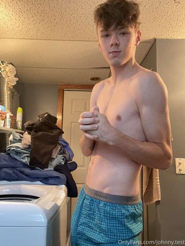 Hiiii if u want a free video and picture from me ;) Like 100..