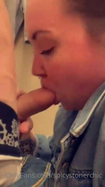Let me suck you off in the fitting room daddy🥵👉🏻👈🏻🥺