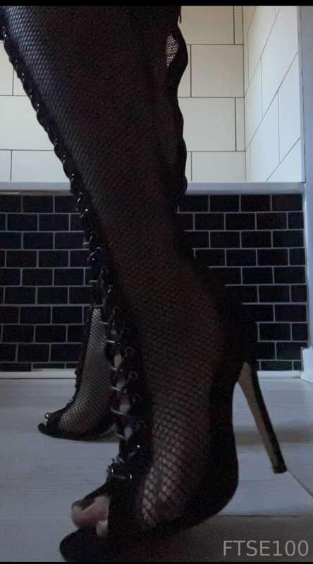 Peek a Boo….. 🍑