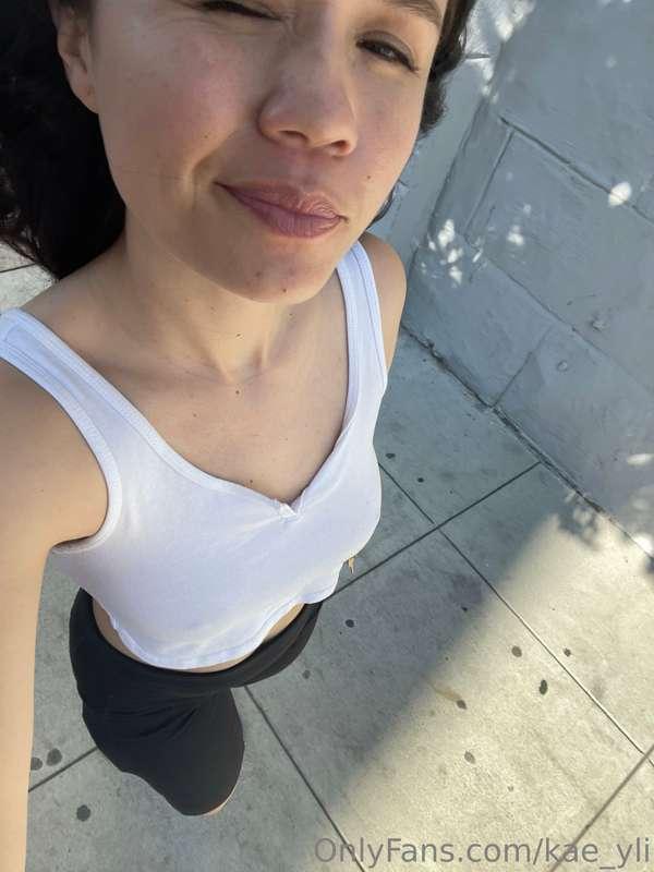 hi :)