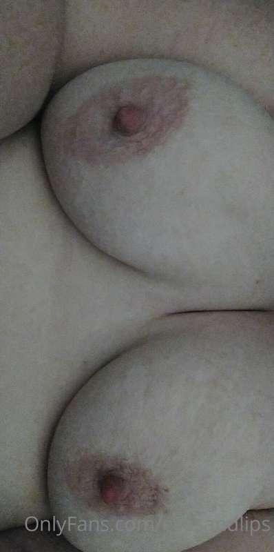 I want you to cum on these... Haha 😋☺️👏😁